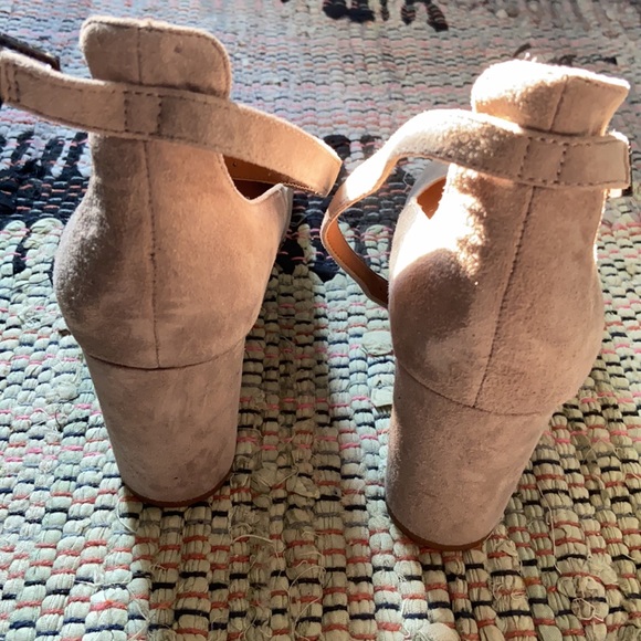 Franco by Franco Sarto Grey Suede Heels 8.5 - Picture 4 of 6